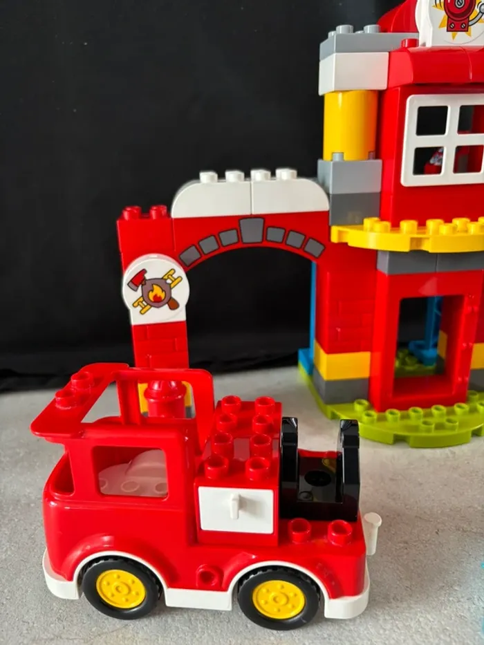 Lego Duplo 10903 - La caserne de pompier - photo numéro 2