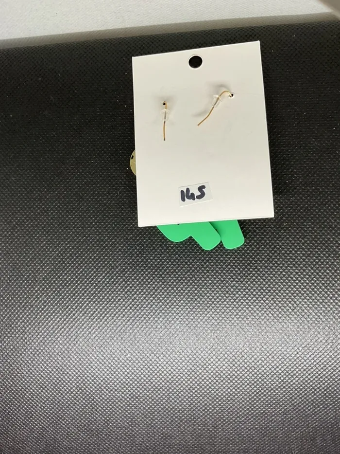 Boucles d’oreilles n°145 neuve - photo numéro 2
