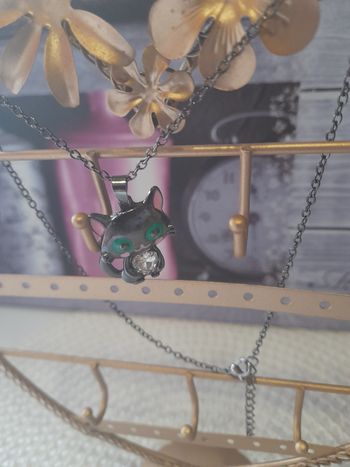 Chaîne avec pendentif chat