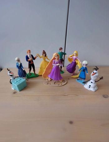 Gros lot personnage figurine Disney kinder maxi