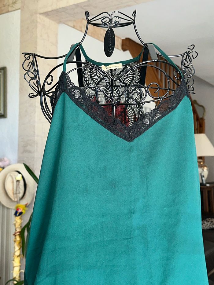 Haut fluide vert et dentelle noire taille 40 - photo numéro 2