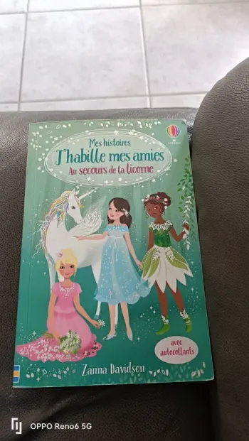 Livre mes histoires j'habille mes amies