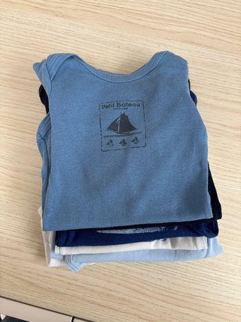 Lot de cinq bodies, petit bateau taille 3 mois