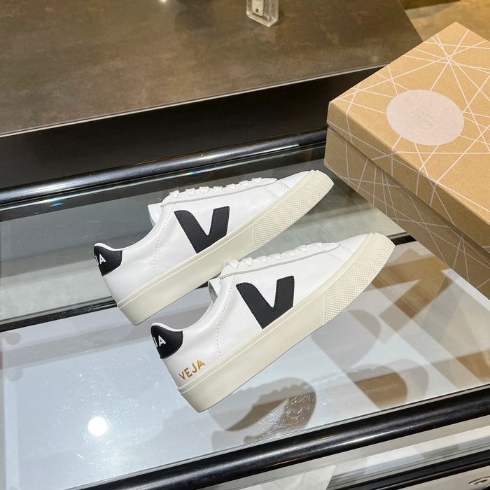 38:Baskets blanches VEJA disponibles. Un modèle prisé des célébrités et des blogueurs de mode en Eur - photo numéro 3