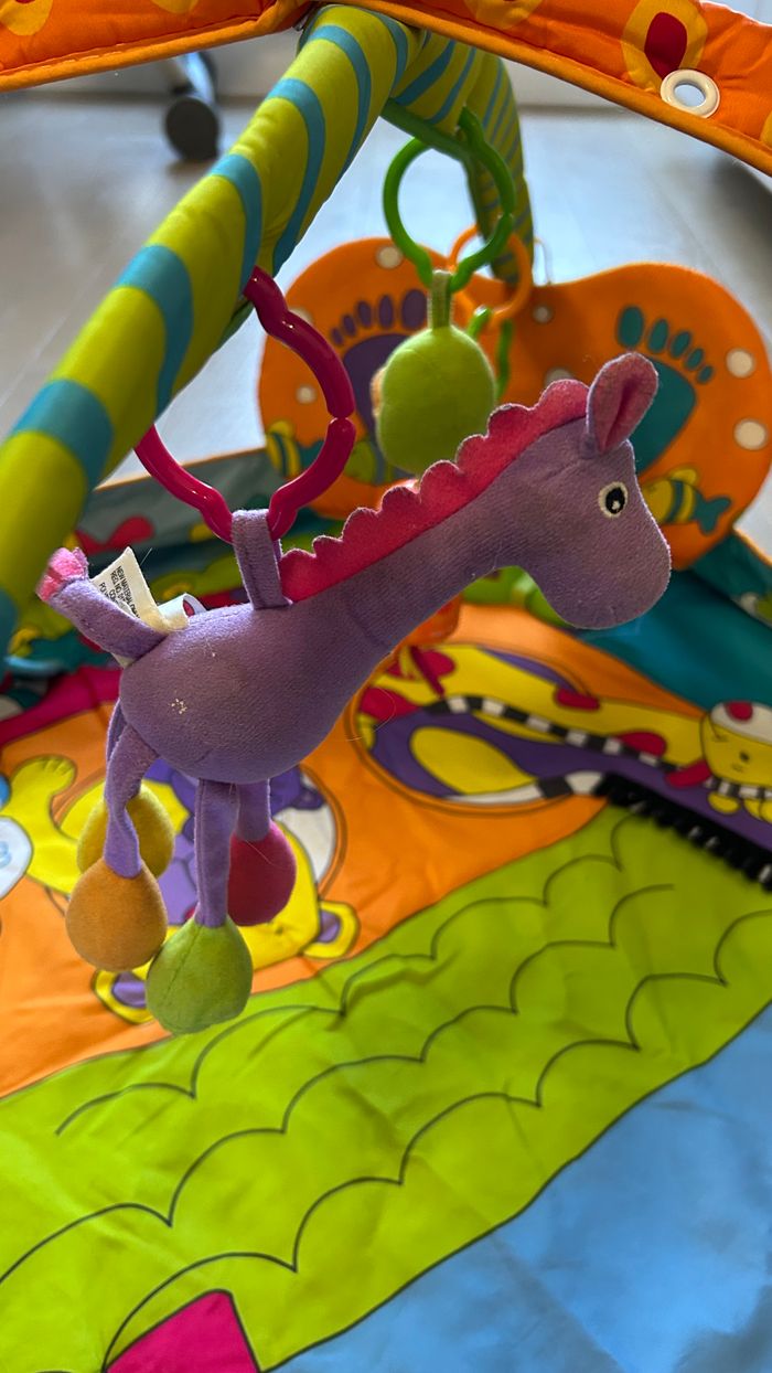 Tapis d'éveil bébé Gymini Kick et Play de Tiny Love - photo numéro 6