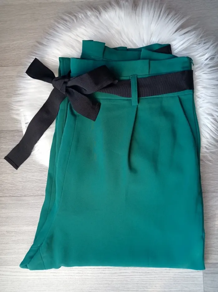 Magnifique pantalon habillé style Chino beau vert avec ceinture noire intégrée T.M Orfeo - photo numéro 2