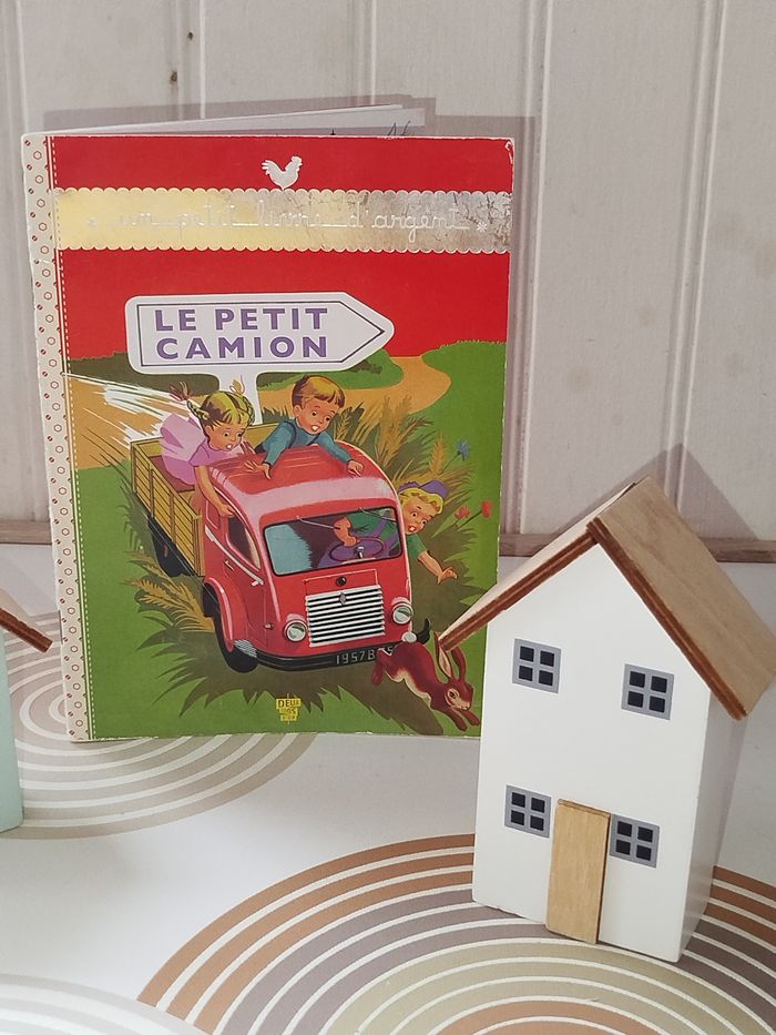 📚 Nouvelle édition Deux coqs d'or Le petit camion NEUF