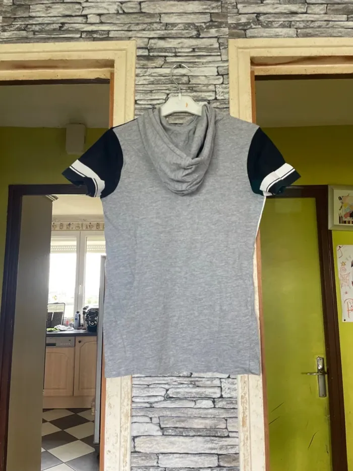 Teeshirt capuche 10 ans - photo numéro 2