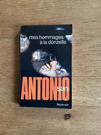 Livre « san Antonio - mes hommages à la donzelle »