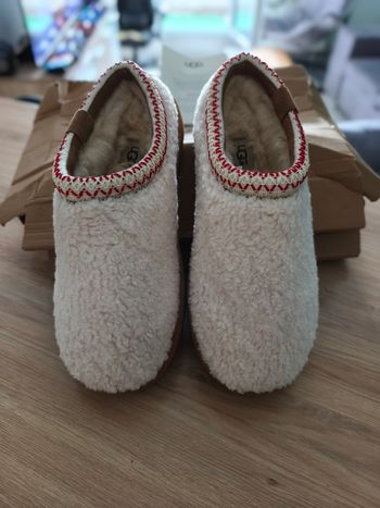 UGG Tasman Curly — Color Natural/Crema (Nuevos)