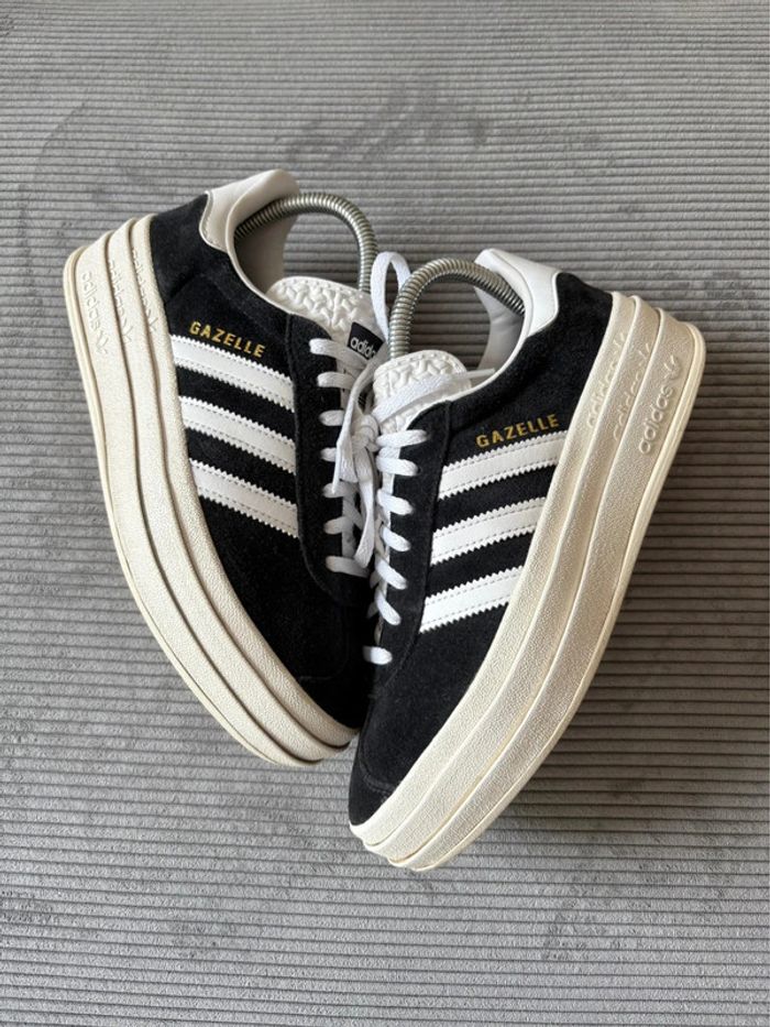 Chaussures adidas gazelle bold blanches et noires / taille 38