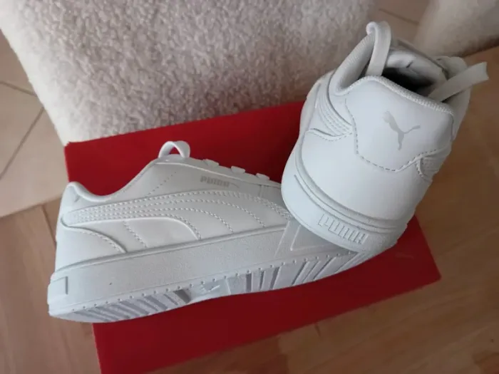 Paire de baskets blanches puma 31 neuf - photo numéro 3