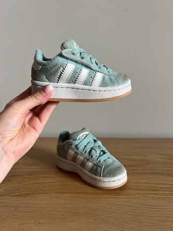 Baskets Adidas campus taille 23