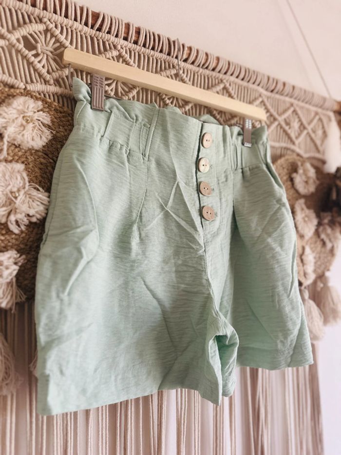 Short vert d'eau taille 36 - photo numéro 2