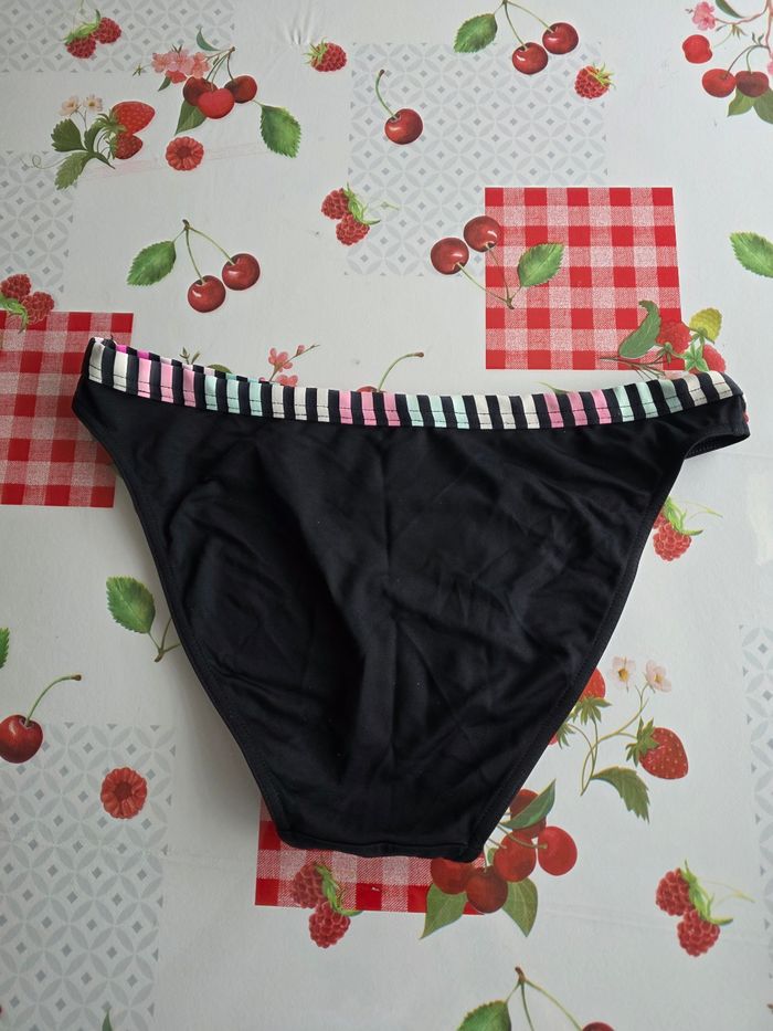 MAILLOT BAIN FEMME 2 PIÈCES NOIR /MULTICOLORE TAILLE 40 LE BAS ET LE HAUT TAILLE 90D MARQUE HECHTER - photo numéro 4