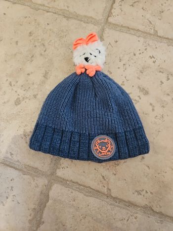 Bonnet avec petit yeti en pompom