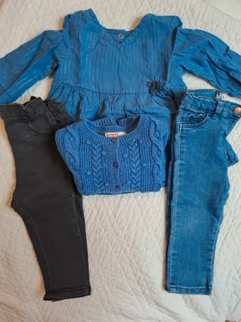 Lot de 2 pantalons, une blouse et un gilet-  18 mois - Hiver