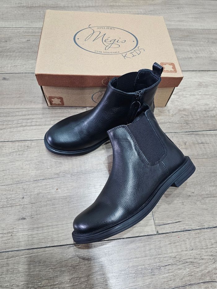 Magnifiques bottines fille en cuir,  noir, pointure 32, marque mégis,  neuves - photo numéro 2