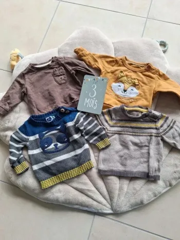 Lot de 4 pull taille 3 mois