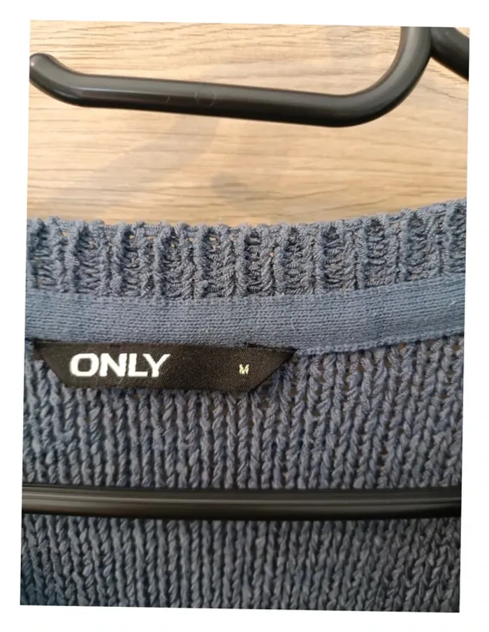Pull bleu - photo numéro 2