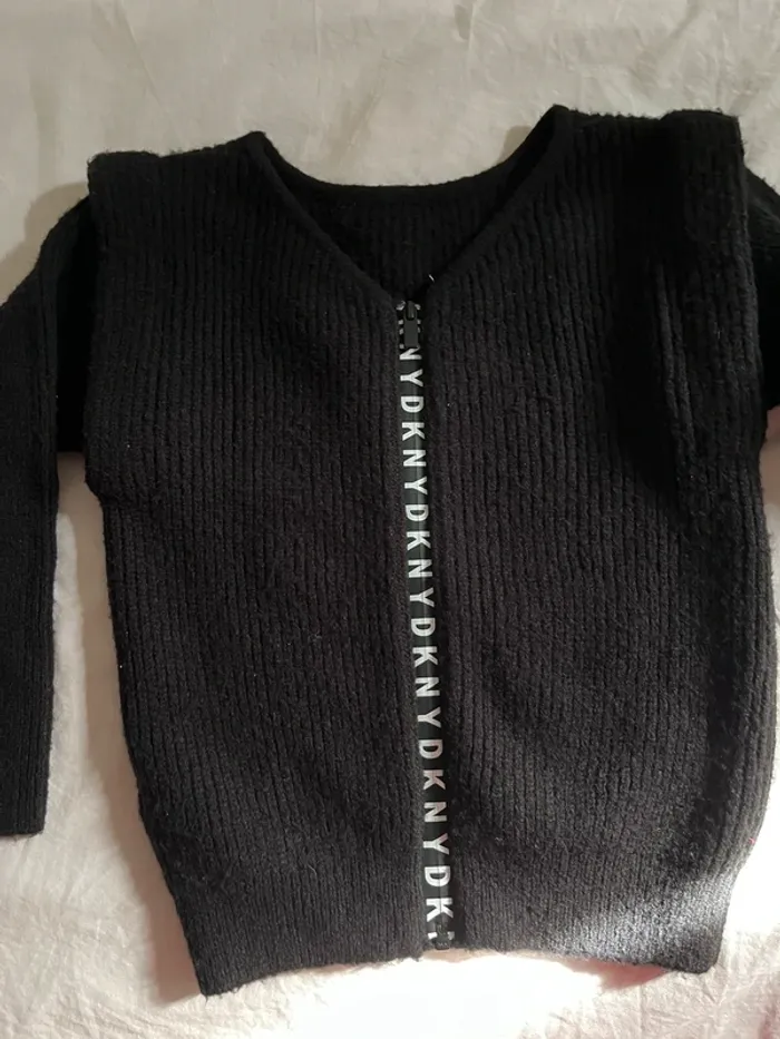 Pull noir DKNY 6 ans neuf - photo numéro 3