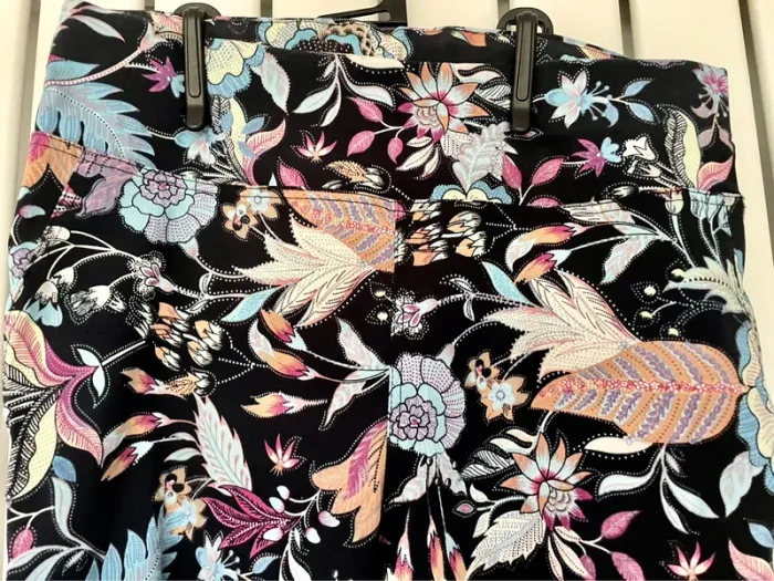 Pantalon à motif floral . - photo numéro 11
