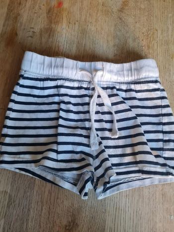 Short fille
