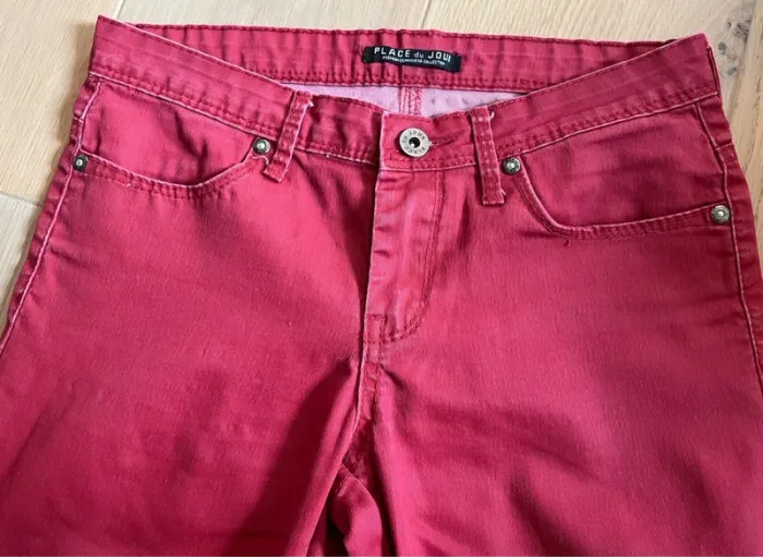Pantalon rouge - Place du jour - 38 - photo numéro 4