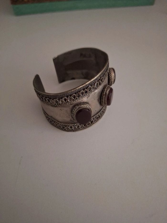 Manchette, bracelet jong ouvert en métal berbère