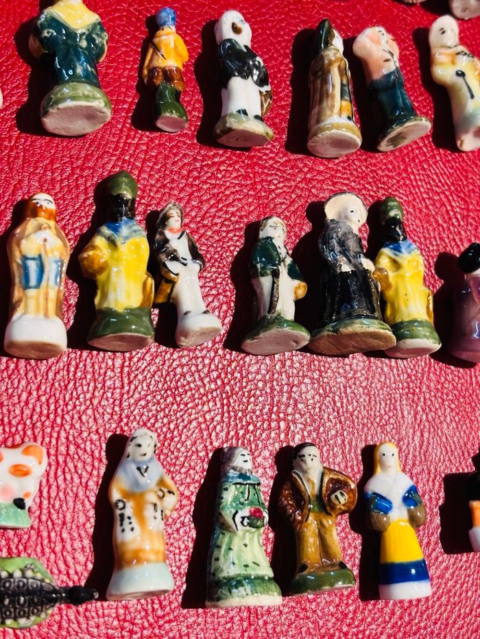 Lot 58 fèves divers personnages de crèche - photo numéro 4