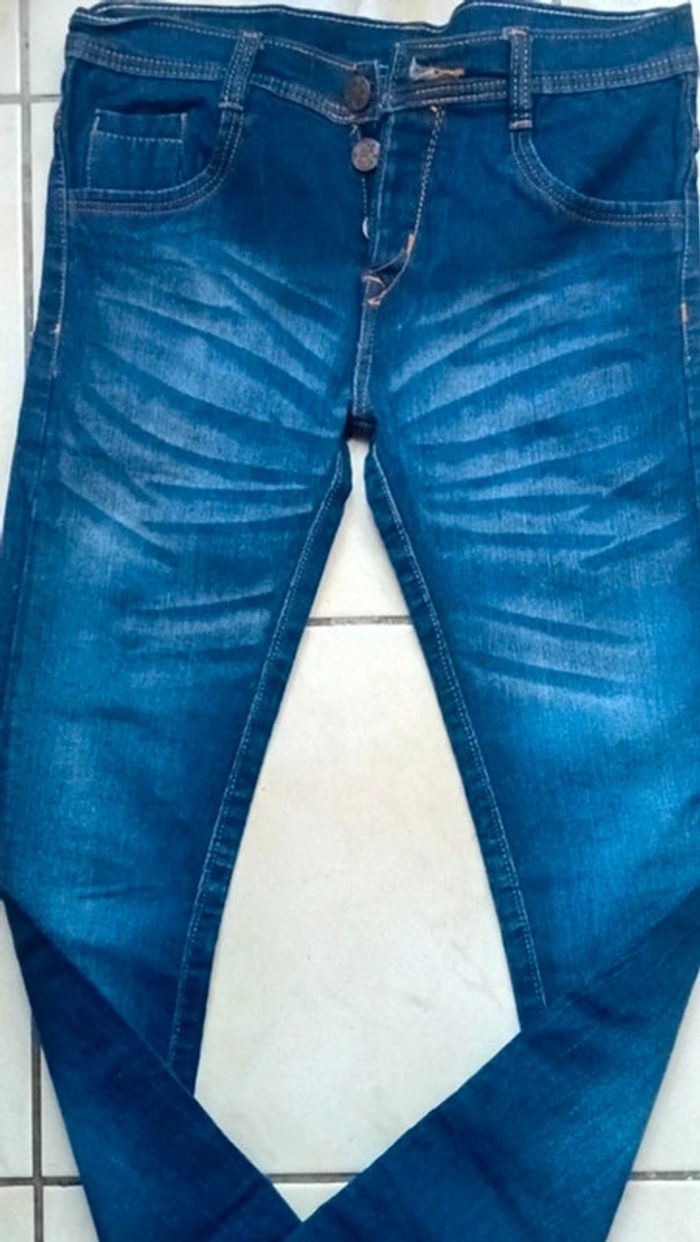 Pantalon en jean comme neuf - photo numéro 3