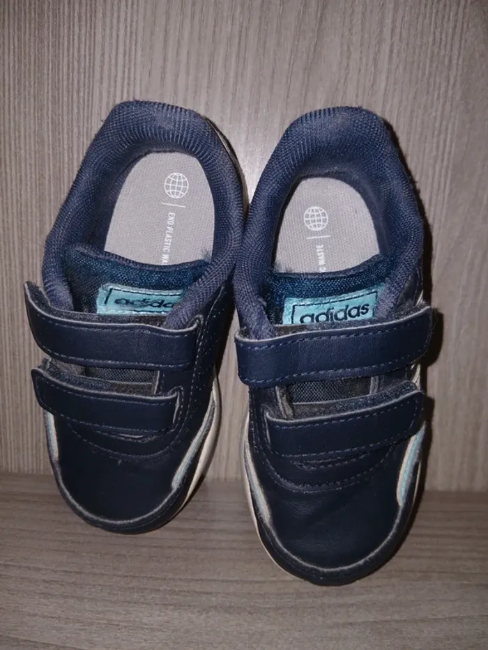 💙 Basket Adidas à scratch pointure 25. - photo numéro 2