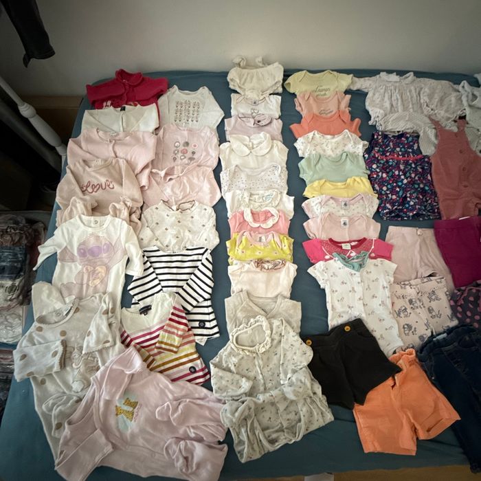 Lot vêtements bébé fille 6 mois 67 pièces - photo numéro 3