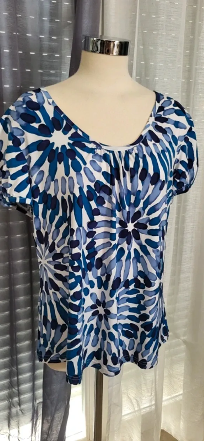 Blouse imprimée abstraite bleu & blanc – taille 46/48 - photo numéro 2