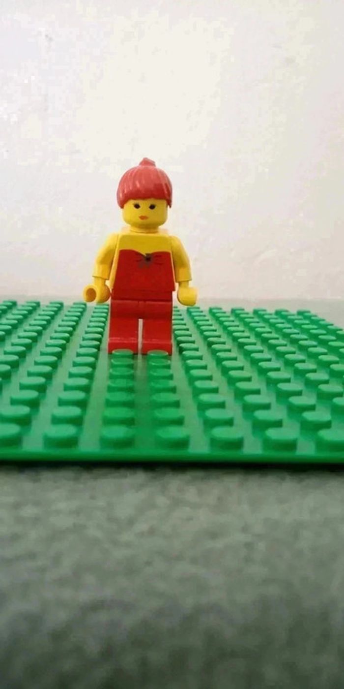 Lego figurine femme vintage - photo numéro 3
