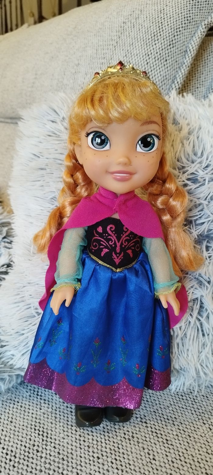 Poupée Disney Ana 38 cm. Très bon état - photo numéro 2