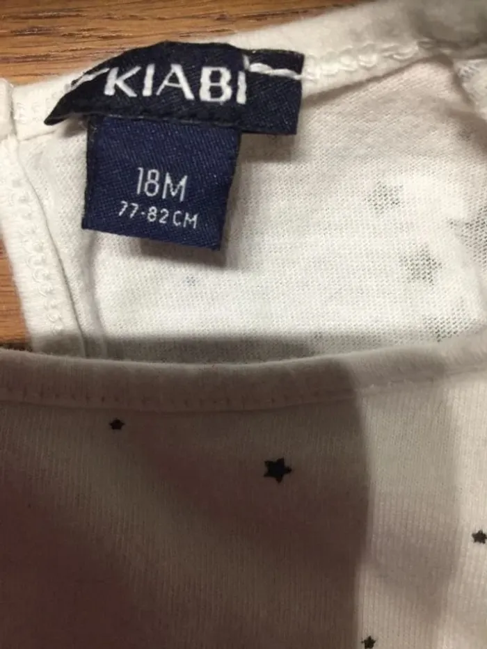 T-shirt blanc étoiles Kiabi 77/82 - photo numéro 2
