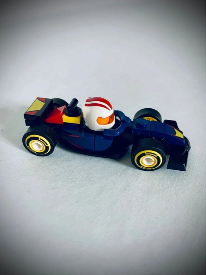 Minifigurine LEGO Série Formule 1 (71049) N 1 RB20 - Très bon état - photo numéro 4