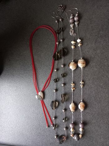 Colliers/ sautoirs,  lot de 3, neuf