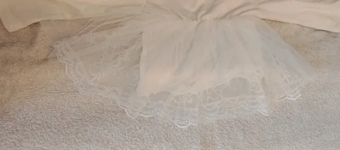 Jolie robe blanche avec jean - photo numéro 3
