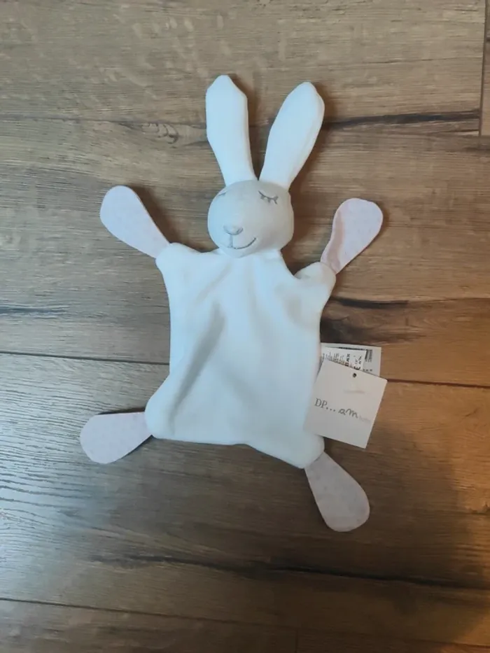 Doudou lapin DPAM neuf