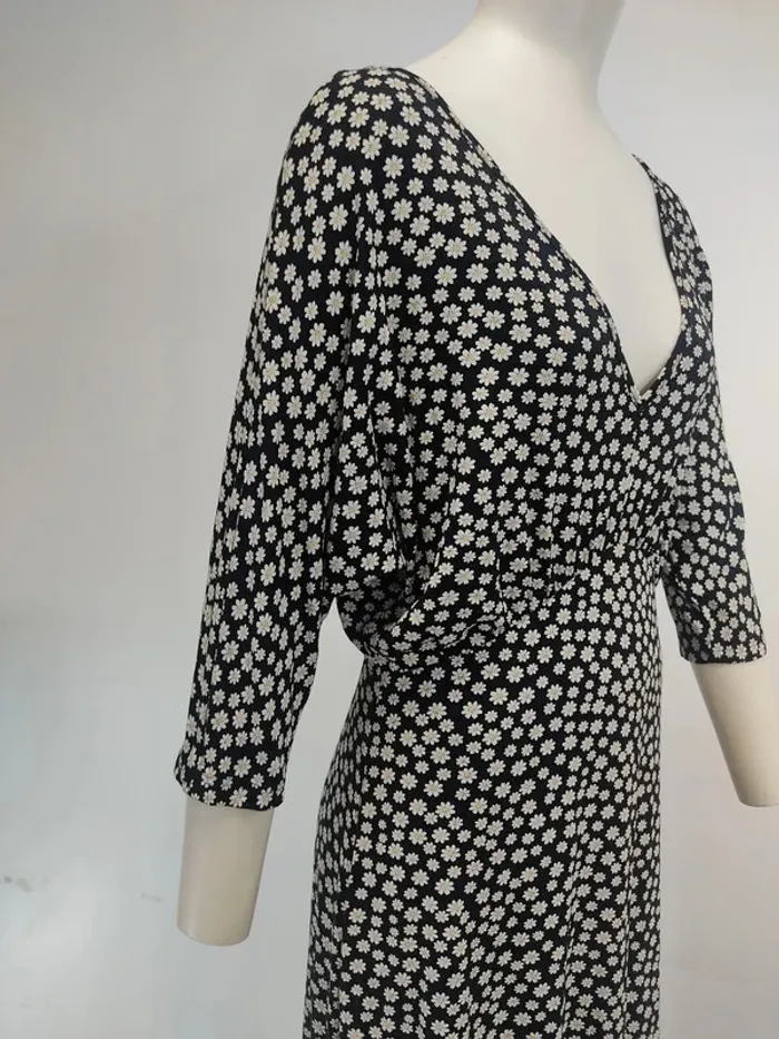 Robe longue noire à fleurs blanches en jersey crêpe, dos nu, taille M A634 - photo numéro 8