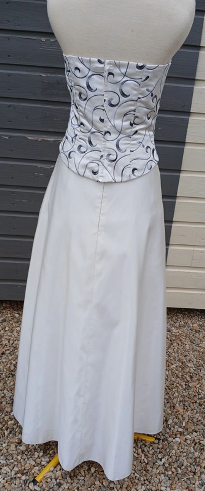 Robe de mariée originale Taille 34/36 - photo numéro 2