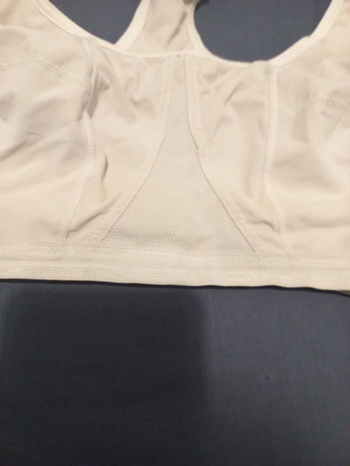 Brassière blanche - photo numéro 2