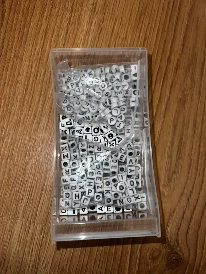 lot perles lettres en bois