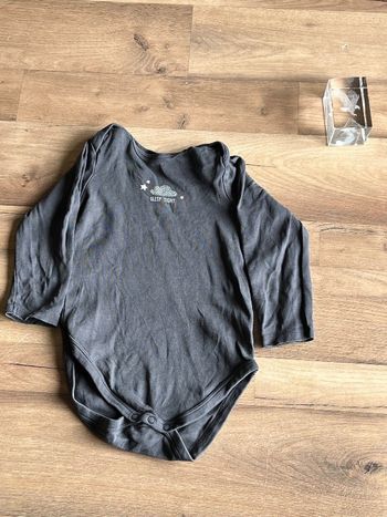 Je vend un body bébé garcon taille 2 ans 92 cm très bon état