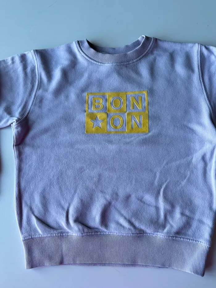 Sweat bonton mauve et jaune