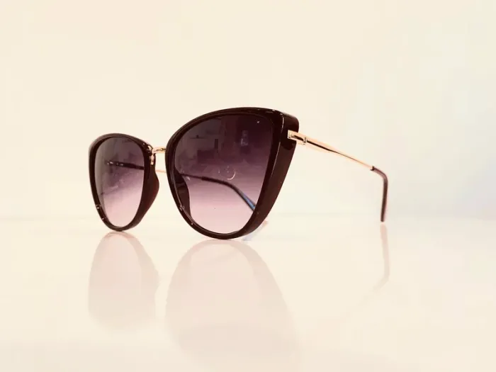 Lunette de soleil femme cats bordeaux et dorée verres dégradés UV protection catégorie 3 - photo numéro 2