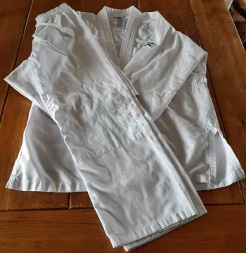 Kimono judo marque Decathlon taille 140 cm