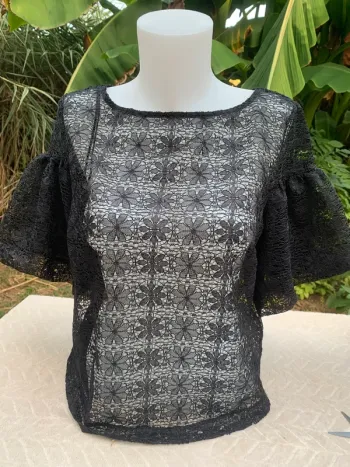 Blouse Jennyfer dentelle manches courtes bouffantes taille 40